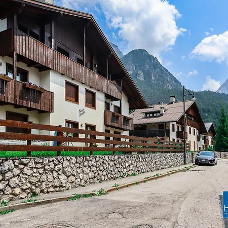 Apartament Dolomites Stunning View & Garden