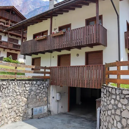 Dolomites Stunning View & Garden Apartament
